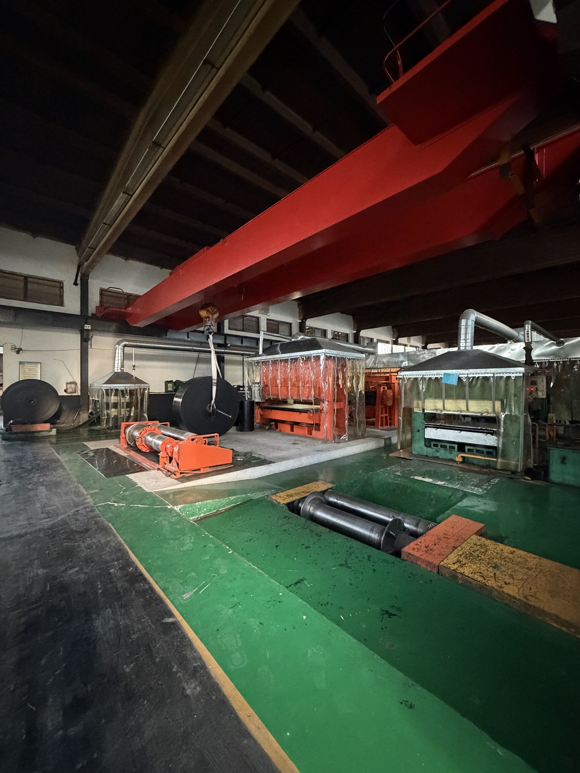 Conveyor belt production equipment at Bada factory